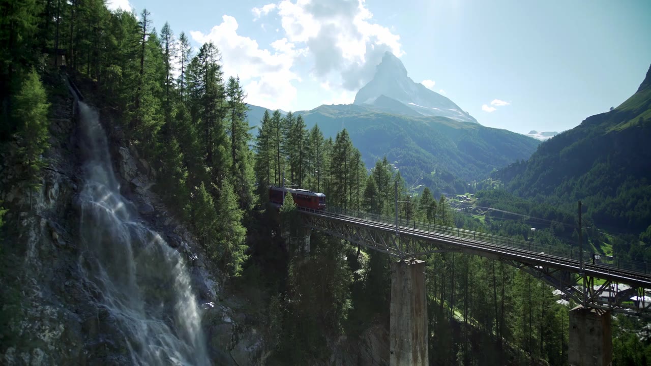 マッターホルンとフィンデルの滝 ツェルマット | Atmoph Window