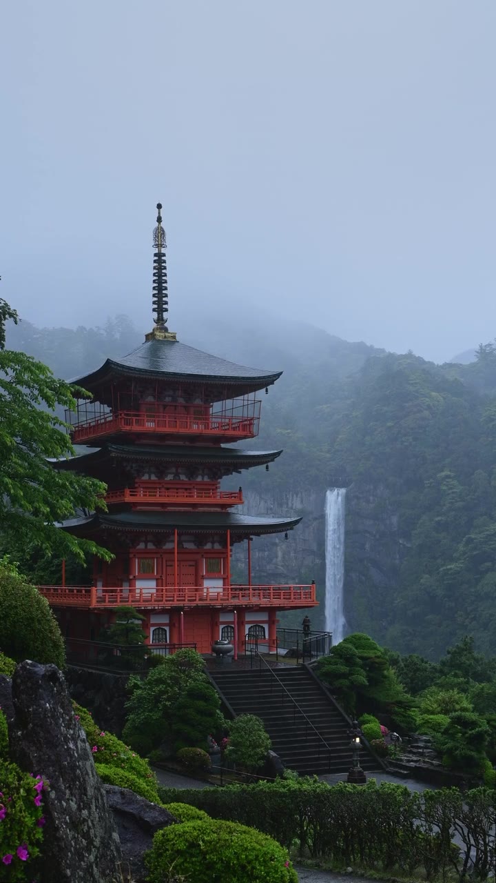 雨の青岸渡寺 1 和歌山 | Atmoph Window